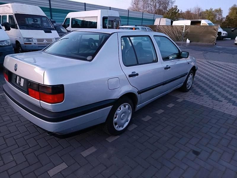 Second-hand VW Vento 90 CP (66 kW) 1996 Gri Berlinǎ