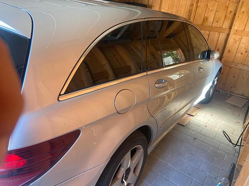 Gebraucht Mercedes R320 224 PS (164 kW) 2007 Silber Van / Kleinbus