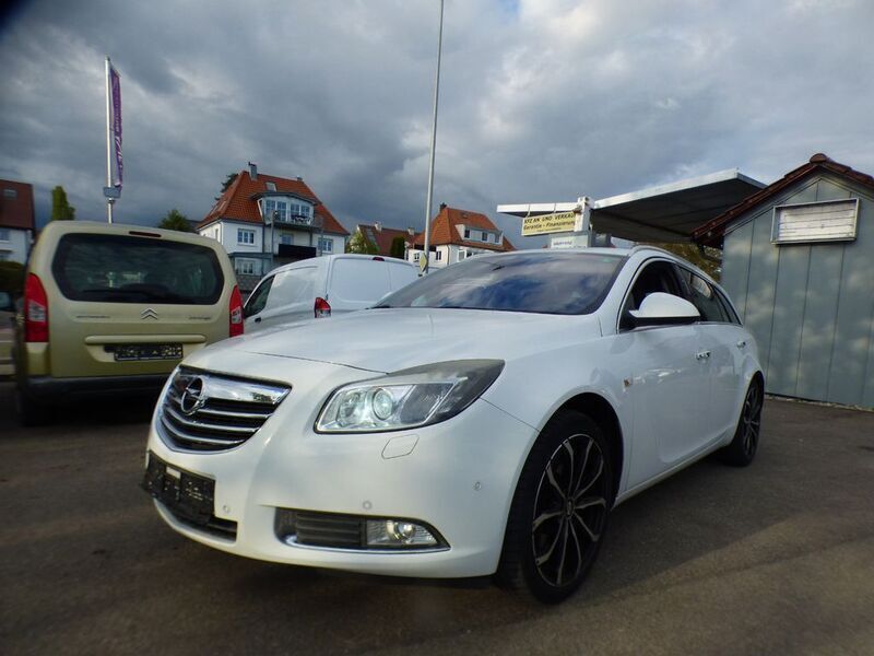 Weiß Gebraucht 2012 Opel Insignia Innovation Kombi | 5.500 € (Fairer Preis) - Bild 1/4
