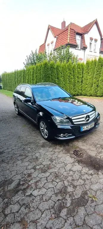 Gebraucht Mercedes C250 204 PS (150 kW) 2014 Schwarz Limousine