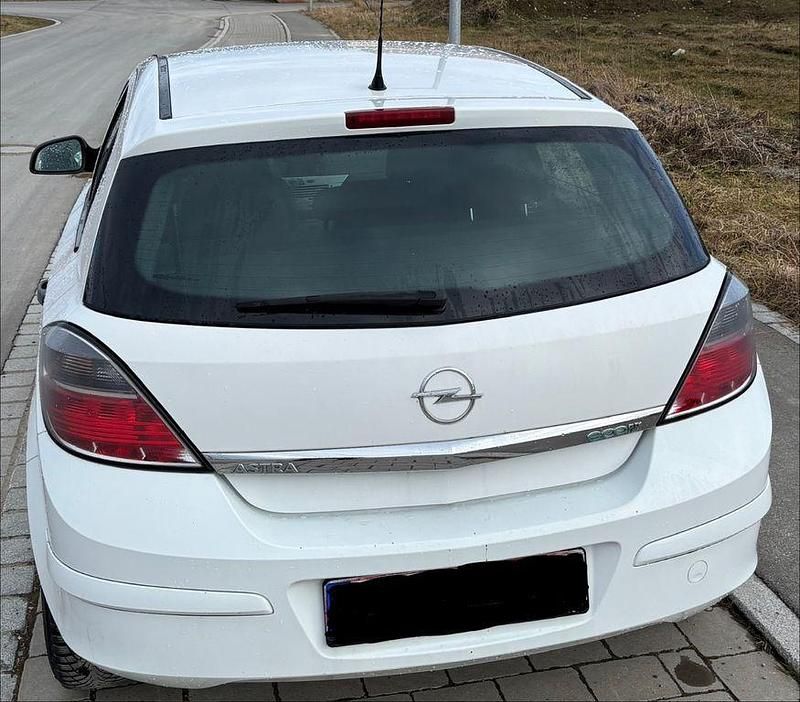 Gebraucht Opel Astra 90 PS (66 kW) 2009 Weiß Limousine