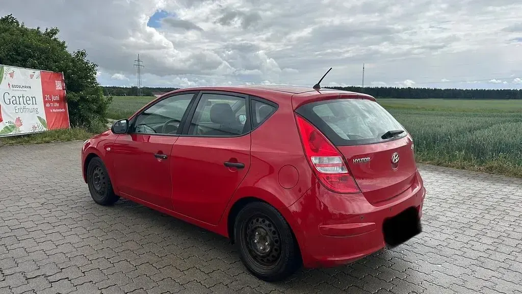Gebraucht Hyundai i30 109 PS (80 kW) 2009 Rot Limousine