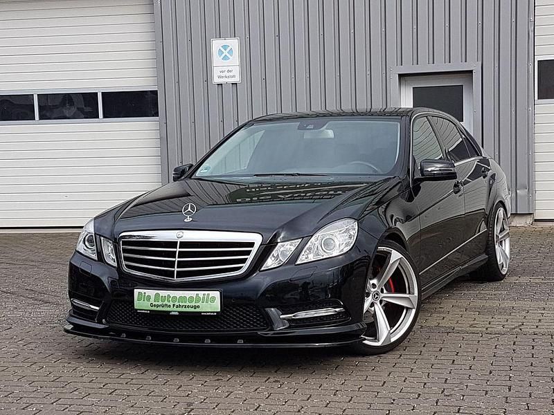 Schwarz Gebraucht 2012 Mercedes E200 Limousine | 13.490 € (Fairer Preis) - Bild 1/4