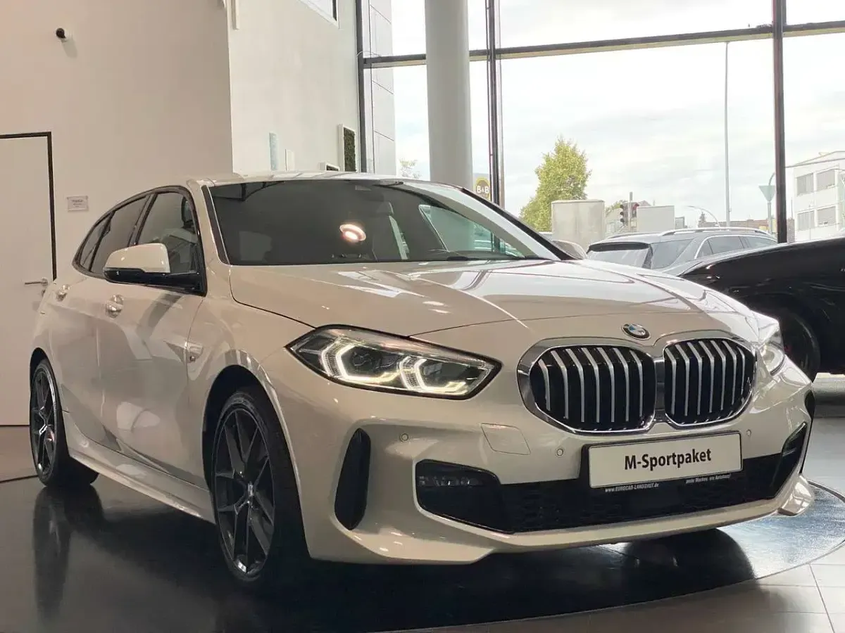 Gebraucht BMW 120 M Sport 190 PS (139 kW) 2022 Weiß Limousine