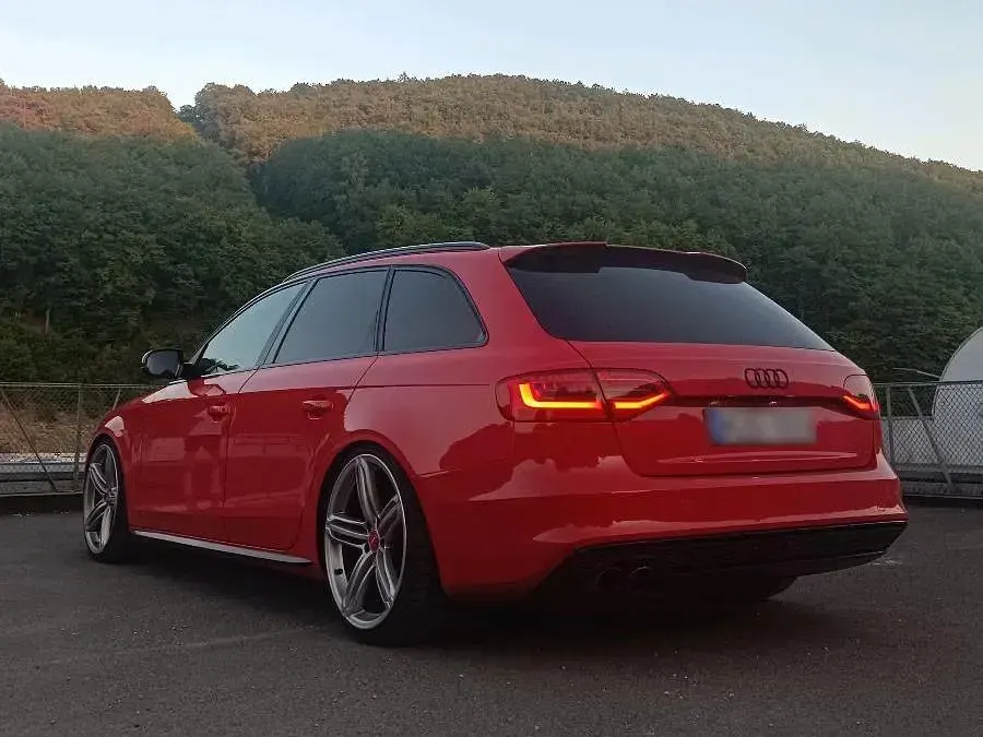 Gebraucht Audi A4 Competition 177 PS (130 kW) 2015 Rot Kombi