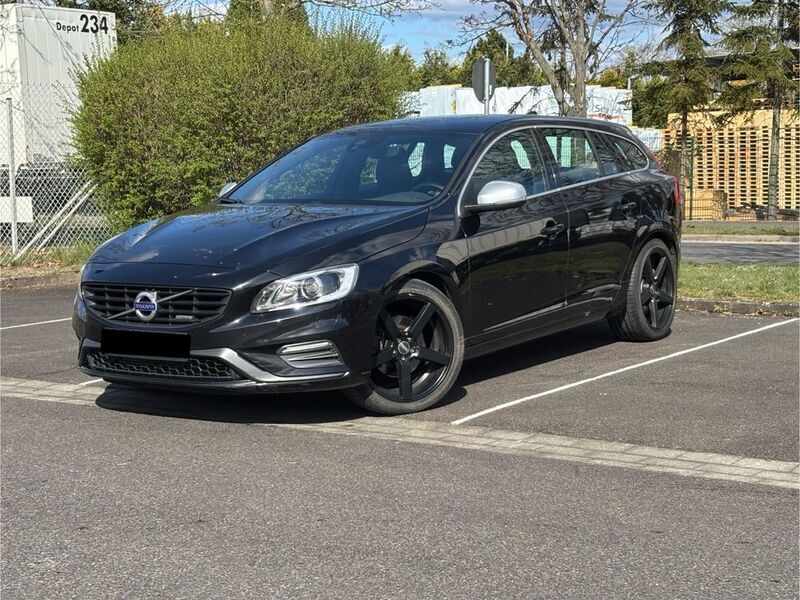 Schwarz Gebraucht 2015 Volvo V60 R-Design Kombi | 8.499 € (Guter Preis) - Bild 1/4