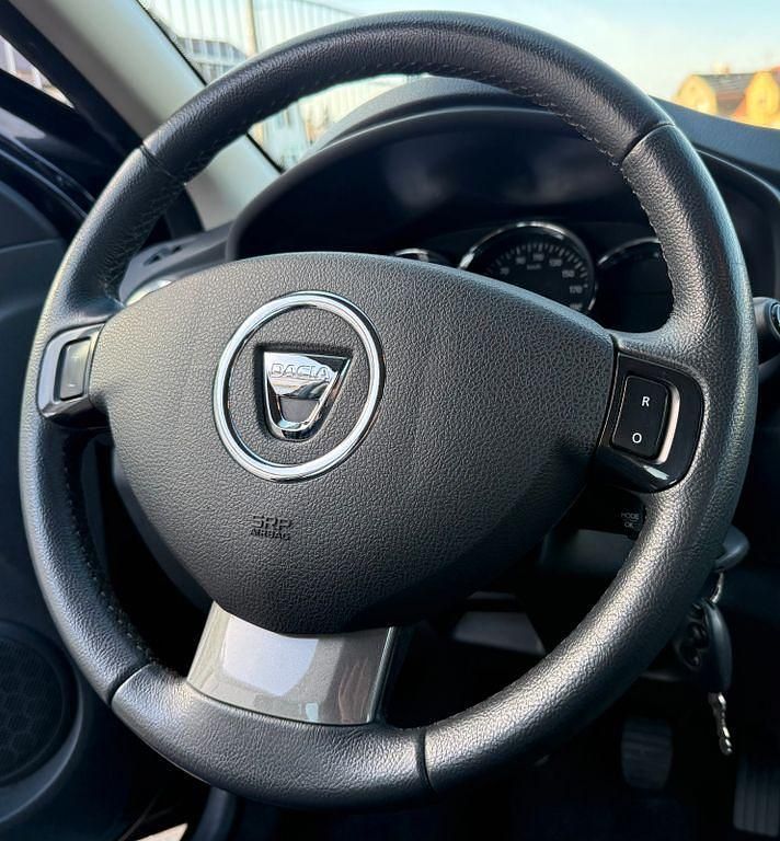 Gebraucht Dacia Sandero Lauréate 90 PS (66 kW) 2012 Schwarz Limousine