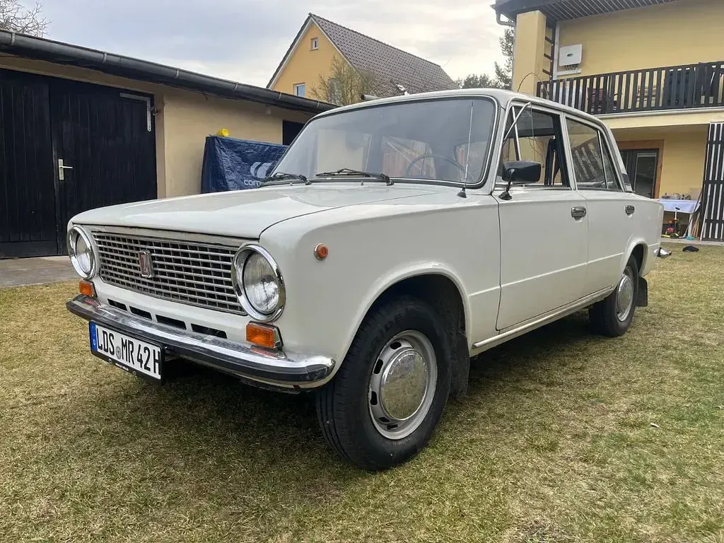 Second-hand Lada 1200 60 CP (44 kW) 1984 Alb Berlinǎ