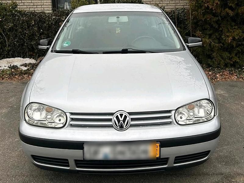 Silber Gebraucht 2002 VW Golf IV Kleinwagen | 2.499 € (Fairer Preis) - Bild 1/4