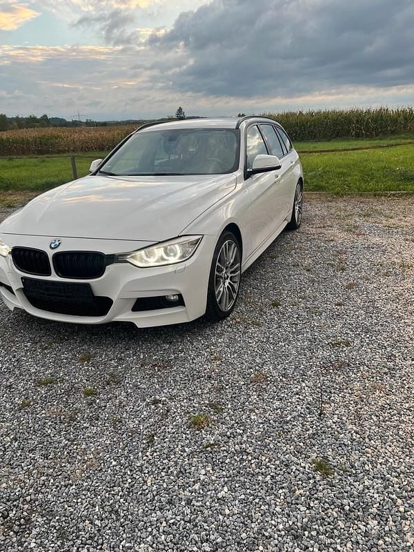 Weiß Gebraucht 2013 BMW 330 M Sport Limousine | 12.599 € (Superpreis) - Bild 1/4