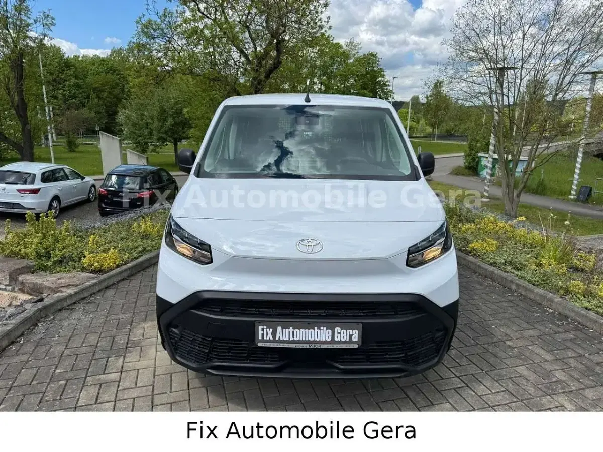 Neu Toyota Proace 102 PS (75 kW) 2025 Icy white Van / Kleinbus