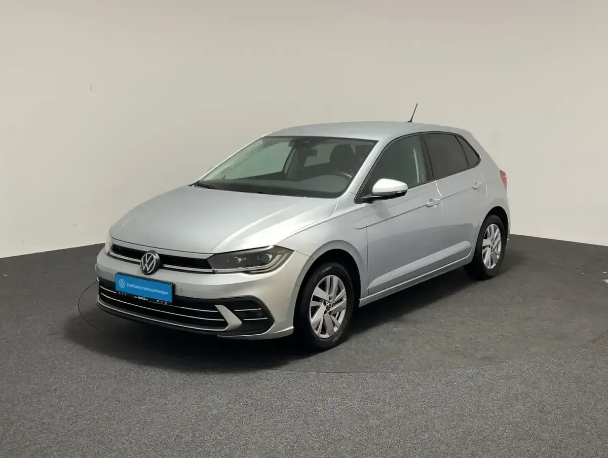 Gebraucht VW Polo Style 95 PS (69 kW) 2023 Reflexsilber metallic Kleinwagen