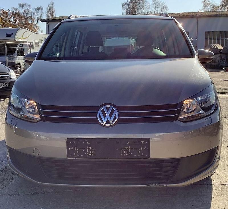 Gebraucht VW Touran Trendline 105 PS (77 kW) 2013 Beige Van / Kleinbus