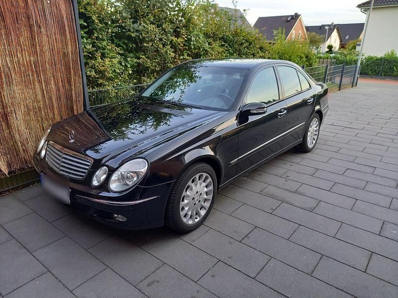 Schwarz Gebraucht 2003 Mercedes E500 Elegance Limousine | 8.500 € (Fairer Preis) - Bild 1/4