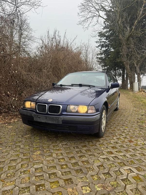 Blau Gebraucht 2000 BMW 316 Kleinwagen | 1.899 € (Etwas zu teuer) - Bild 1/4