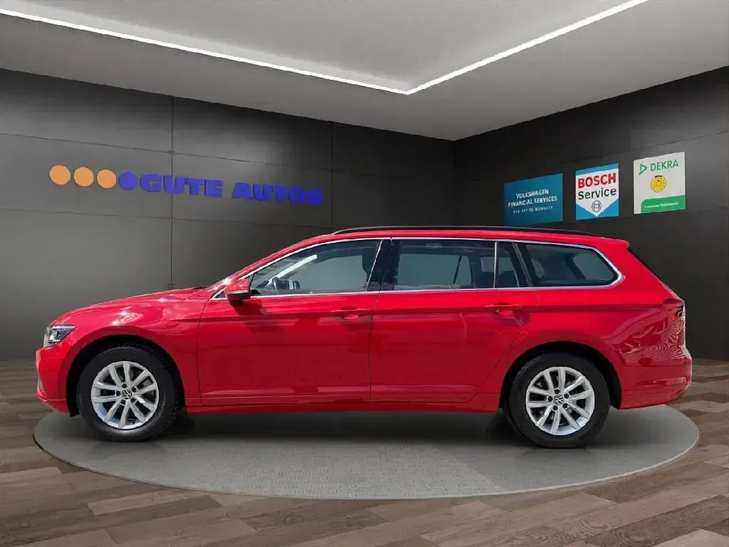 Gebraucht VW Passat Business 122 PS (89 kW) 2023 Tornadorot Kombi