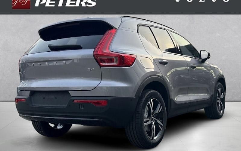Neu Volvo XC40 Plus 197 PS (144 kW) 2026 Silber SUV