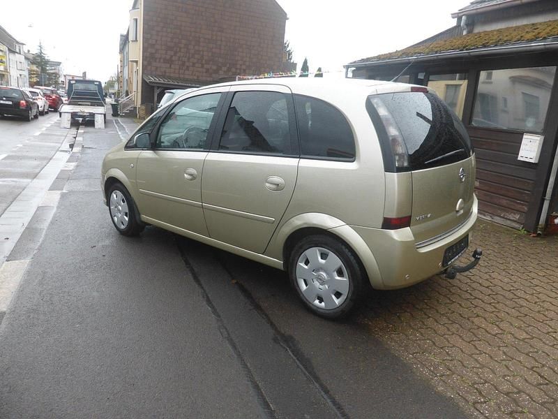 Gebraucht Opel Meriva 100 PS (73 kW) 2010 Silber Van / Kleinbus
