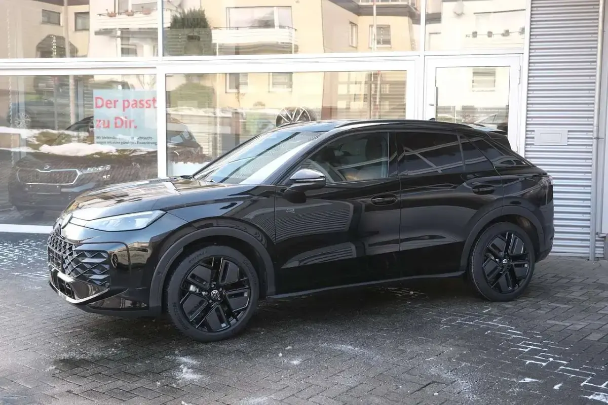 Neu VW T-Roc R-line 150 PS (110 kW) 2026 Schwarz SUV