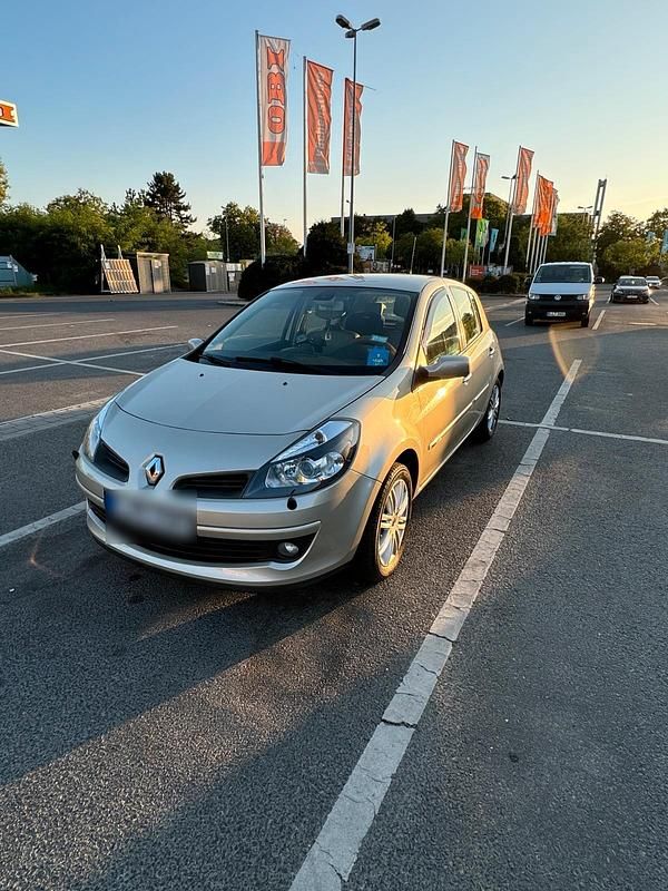 Gebraucht Renault Clio III 112 PS (82 kW) 2006 Gold Kleinwagen
