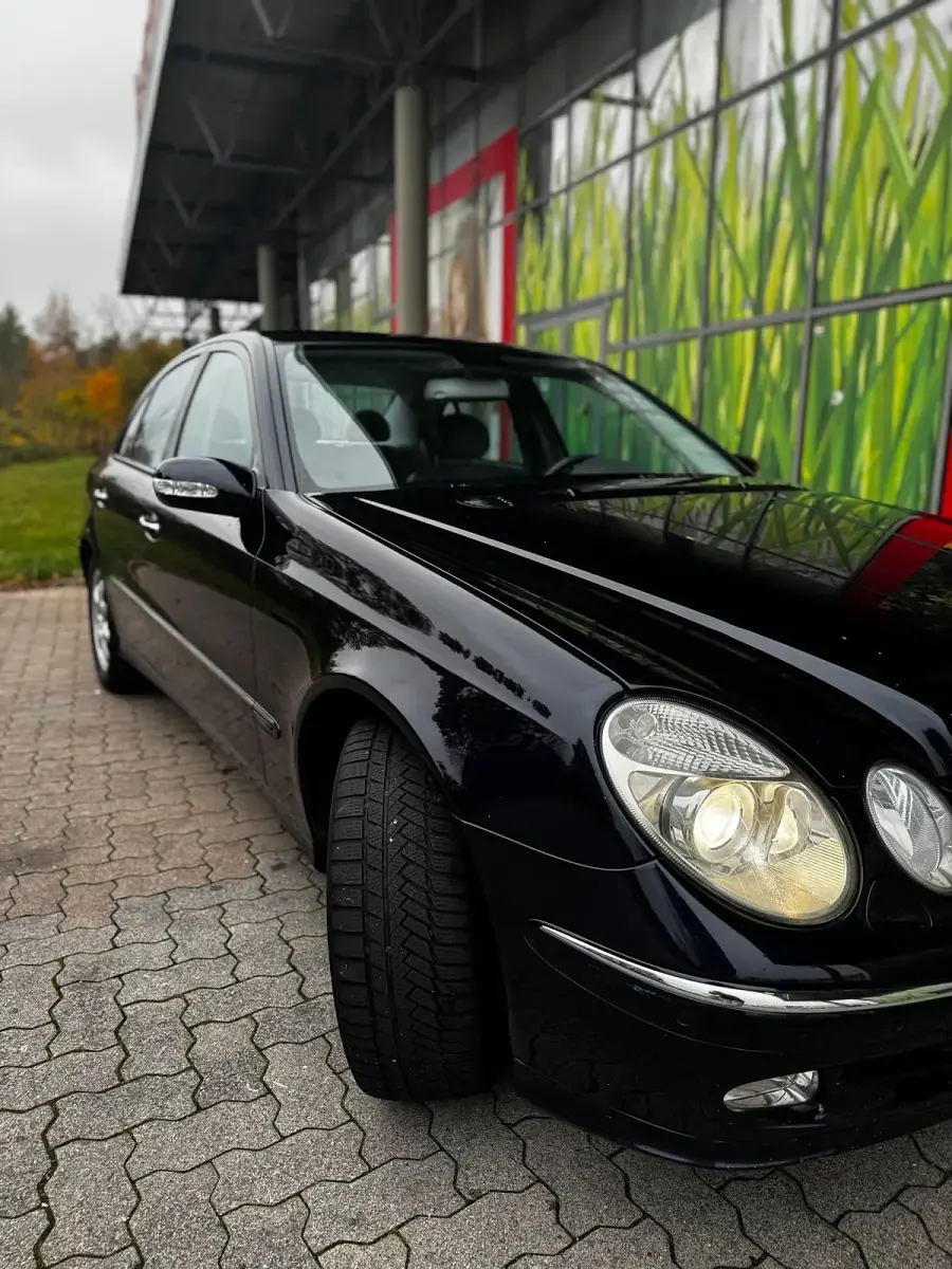 Gebraucht Mercedes E220 150 PS (110 kW) 2003 Blau Limousine