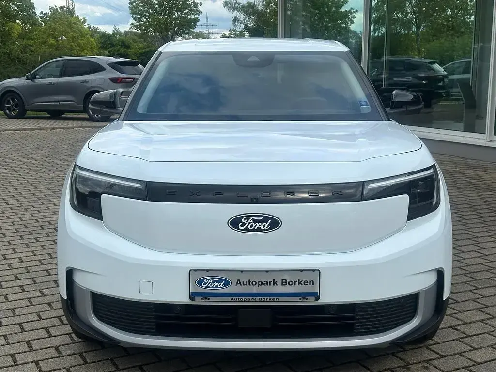 Käytetty Ford Explorer 250 kW (340 HP) 2025 Valkoinen Katumaasturi