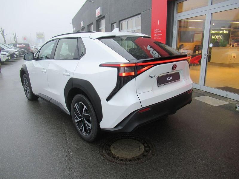 Gebraucht Toyota bZ4X Comfort 150 kW (204 PS) 2024 Hell weiß sonderlack SUV