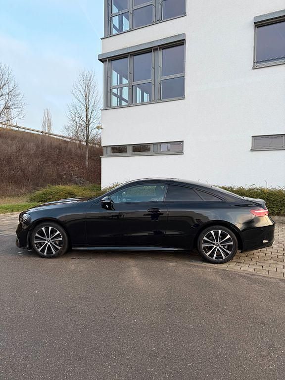 Gebraucht Mercedes E300 AMG line 245 PS (180 kW) 2019 Schwarz Coupé