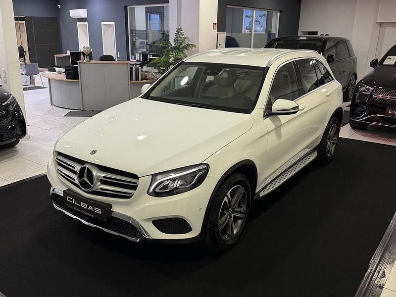 Weiß Gebraucht 2017 Mercedes GLC250 SUV | 24.990 € (Guter Preis) - Bild 1/4