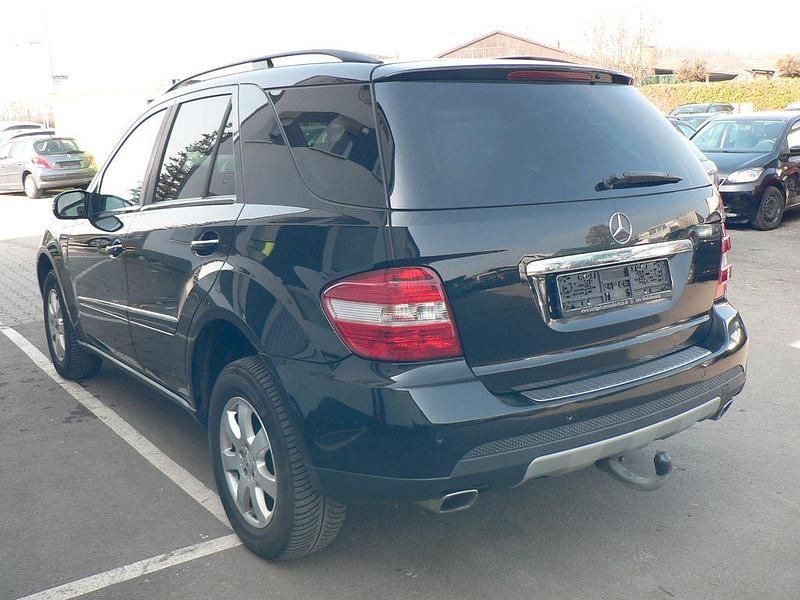 Gebraucht Mercedes ML320 224 PS (164 kW) 2007 Schwarz SUV