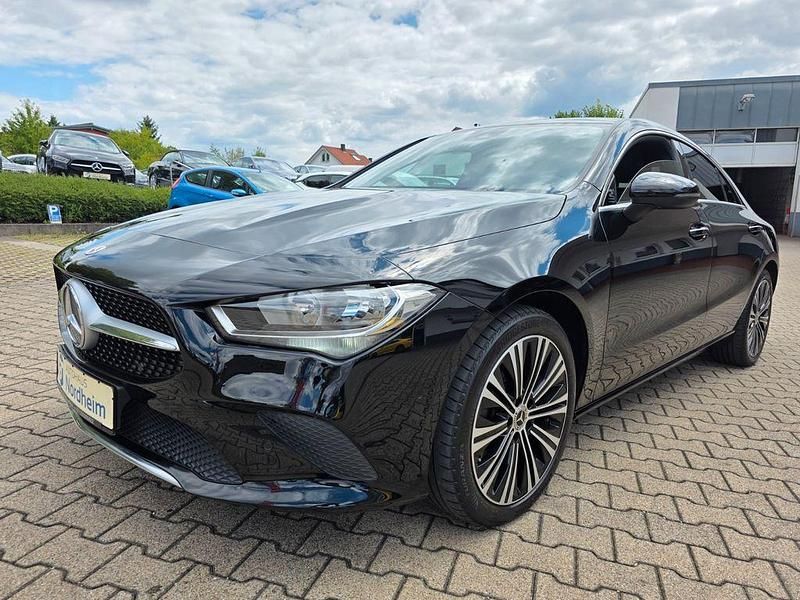 Schwarz Gebraucht 2021 Mercedes CLA220 Limousine | 28.990 € (Fairer Preis) - Bild 1/4