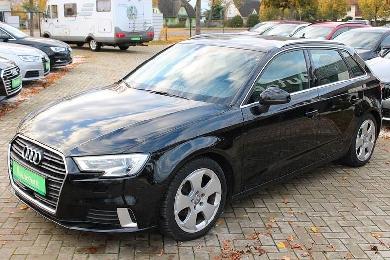 Schwarz Gebraucht 2018 Audi A3 Sportback Sport Kleinwagen | 15.900 € (Fairer Preis) - Bild 1/4