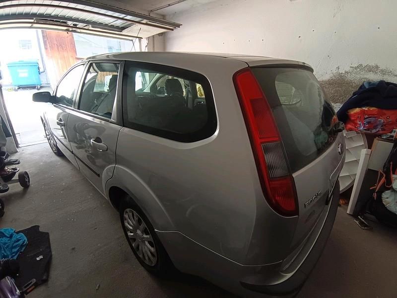 Usata Ford Focus 100 CV (73 kW) 2007 Argento Station wagon