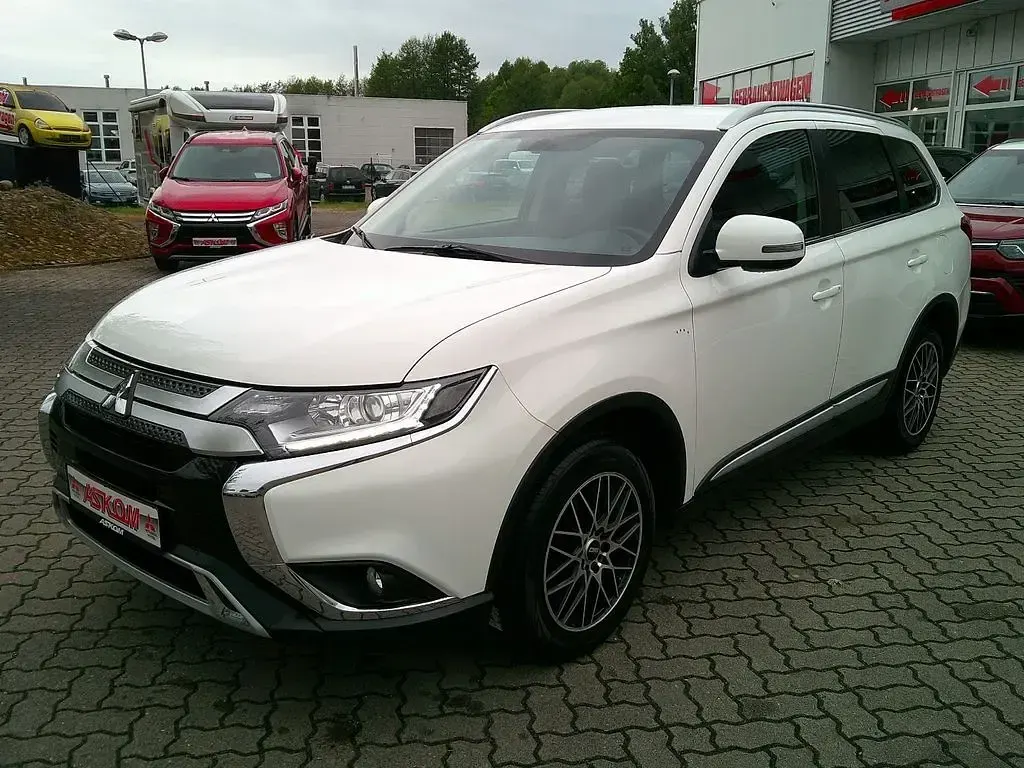 Gebraucht Mitsubishi Outlander Spirit 150 PS (110 kW) 2021 Weiß SUV
