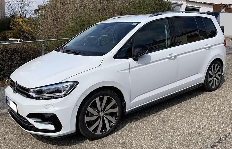 Weiß Gebraucht 2020 VW Touran R-line Van / Kleinbus | 27.999 € (Fairer Preis) - Bild 1/4
