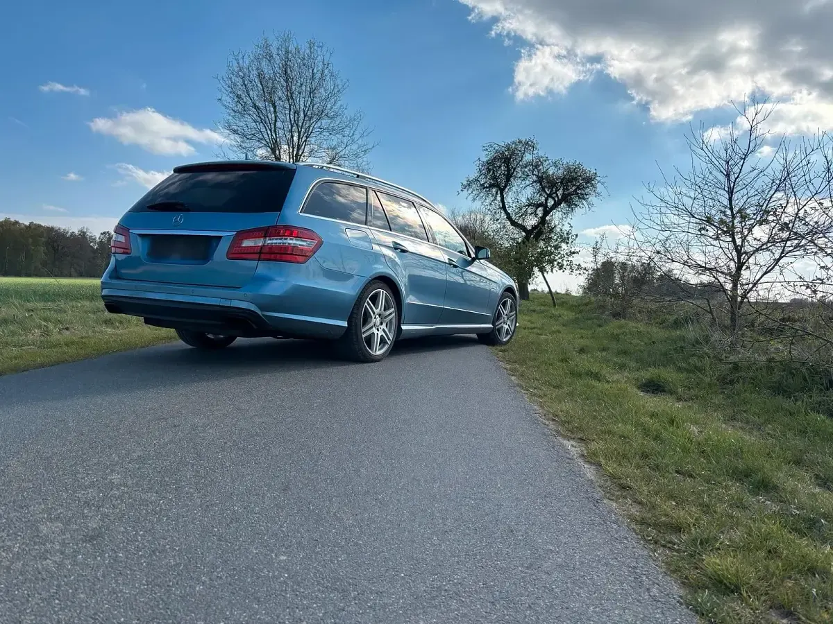 Gebraucht Mercedes E200 136 PS (100 kW) 2012 Blau Kombi
