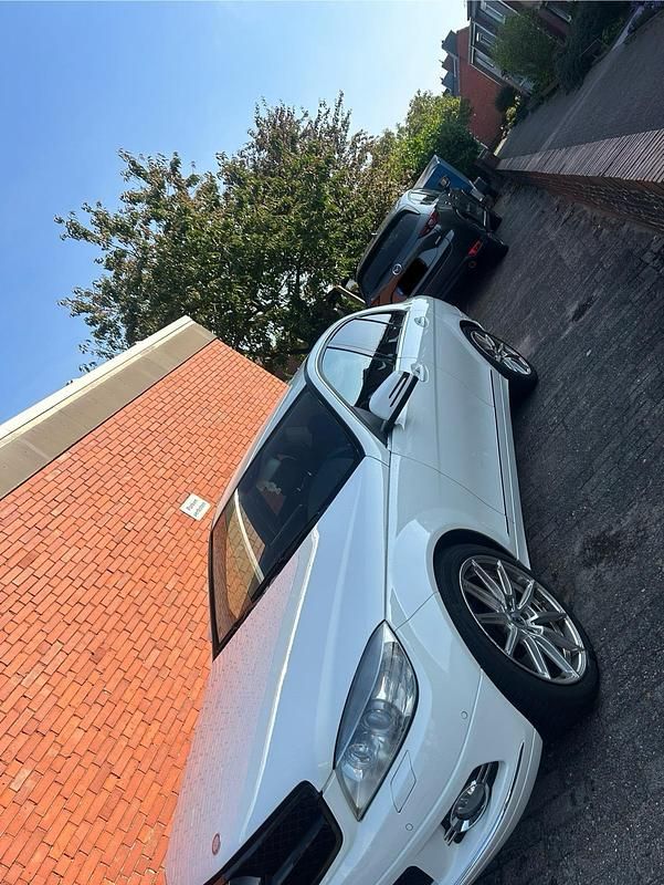 Gebraucht Mercedes C300 231 PS (169 kW) 2010 Weiß Limousine