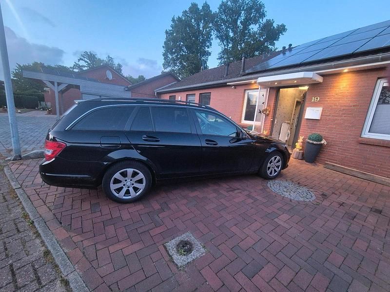 Schwarz Gebraucht 2012 Mercedes C220 Kombi | 4.500 € (Fairer Preis) - Bild 1/4