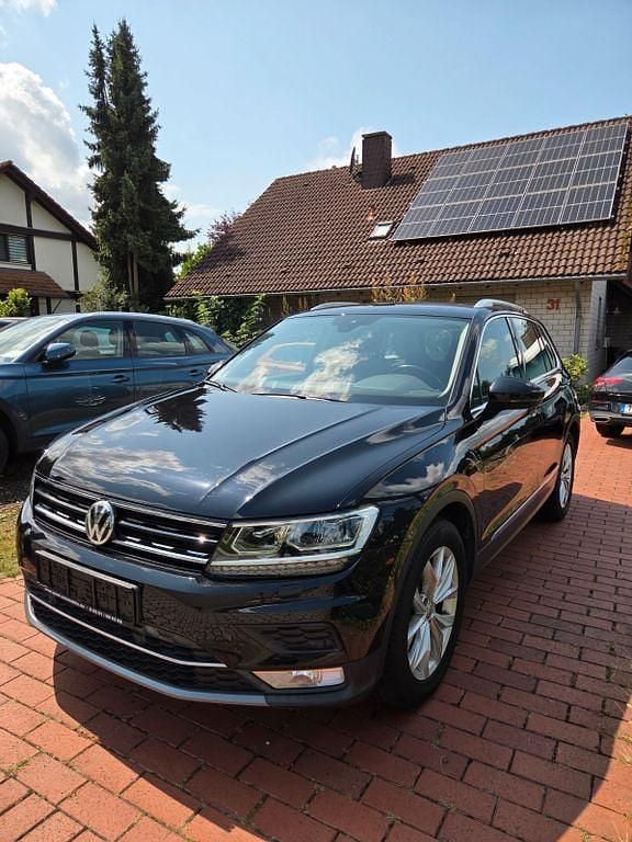 Schwarz Gebraucht 2016 VW Tiguan Highline SUV | 18.900 € (Fairer Preis) - Bild 1/4