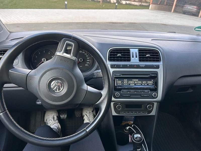Gebraucht VW Polo 90 PS (66 kW) 2013 Grau Kleinwagen