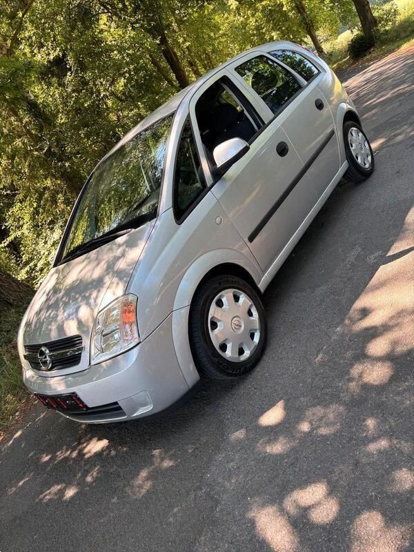 Silber Gebraucht 2003 Opel Meriva Van / Kleinbus | 2.399 € (Etwas zu teuer) - Bild 1/4