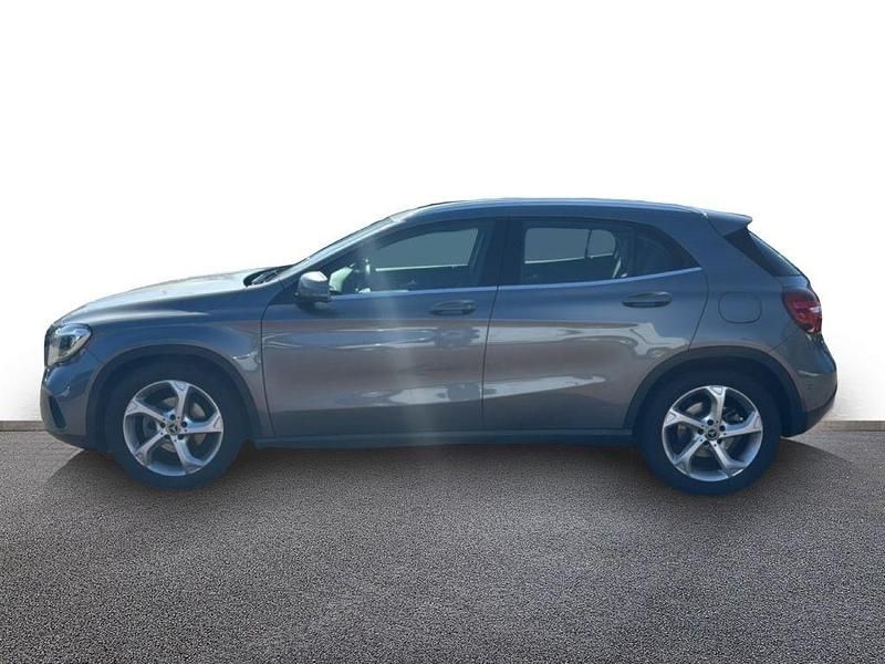 Gebraucht Mercedes GLA180 Urban 122 PS (89 kW) 2020 Grau SUV