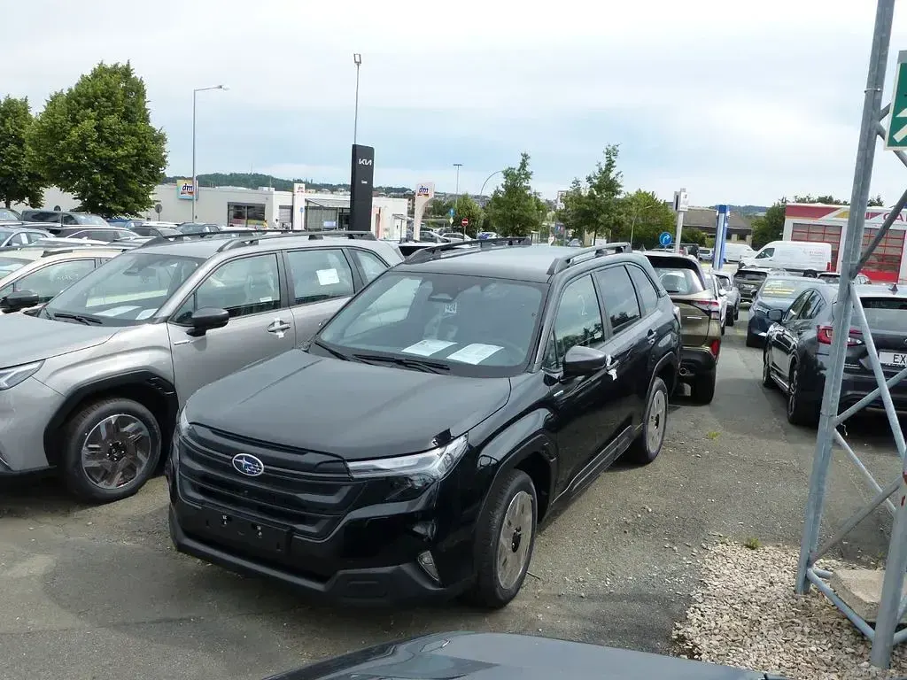 Neu Subaru Forester 136 PS (100 kW) 2026 Schwarz SUV