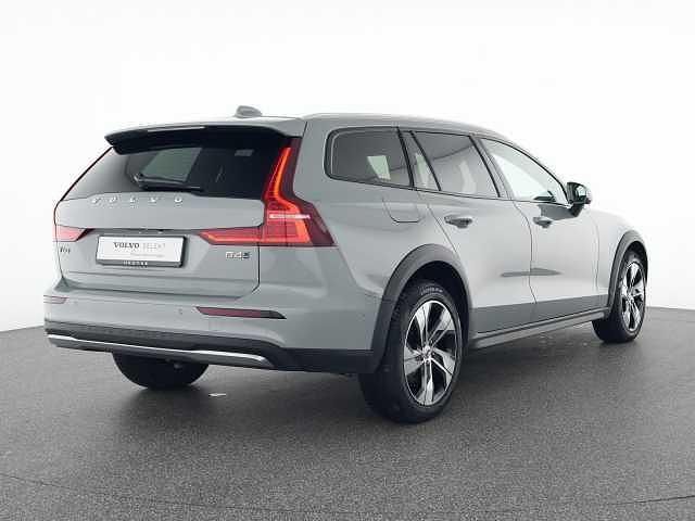Gebraucht Volvo V60 CC 145 PS (106 kW) 2023 Kombi