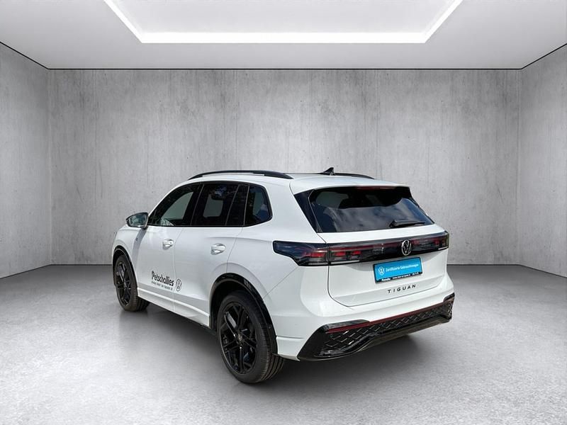 Gebraucht VW Tiguan R-line 150 PS (110 kW) 2024 Weiß SUV