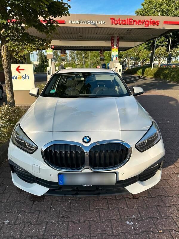 Weiß Gebraucht 2021 BMW 118 Advantage Kleinwagen | 17.500 € (Fairer Preis) - Bild 1/4