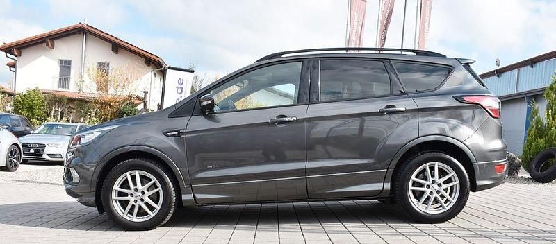 Grau Gebraucht 2018 Ford Kuga ST-Line SUV | 15.690 € (Fairer Preis) - Bild 1/4