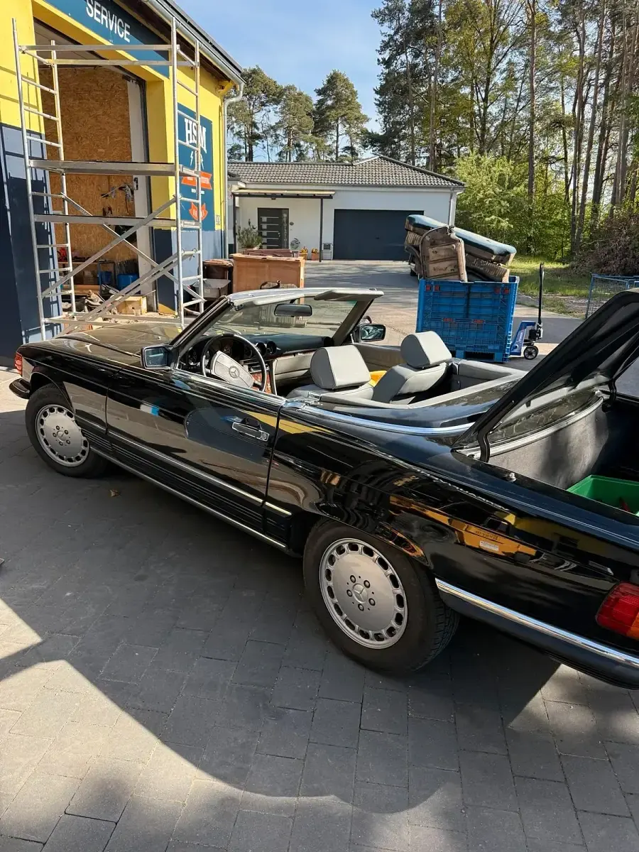 Gebraucht Mercedes 560 231 PS (169 kW) 1987 Schwarz Cabrio