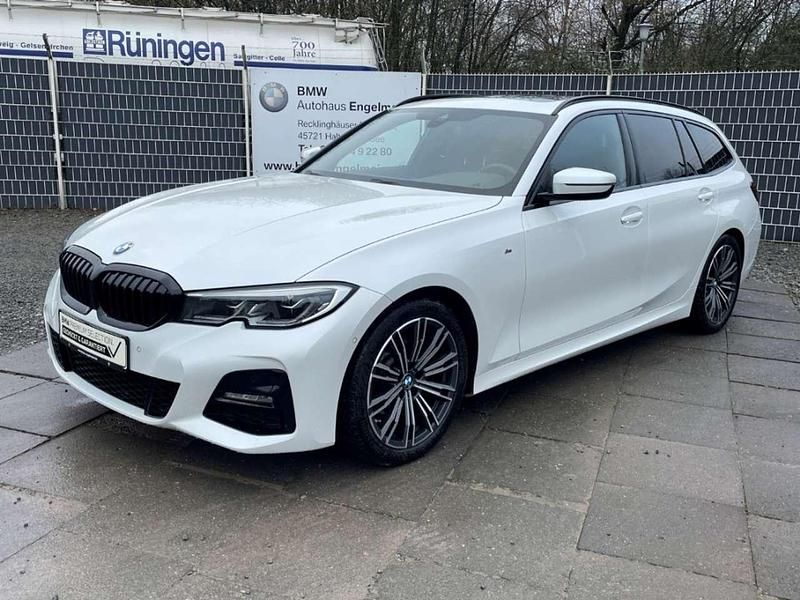 Weiß Gebraucht 2022 BMW 320 M Sport Kombi | 30.990 € (Superpreis) - Bild 1/3