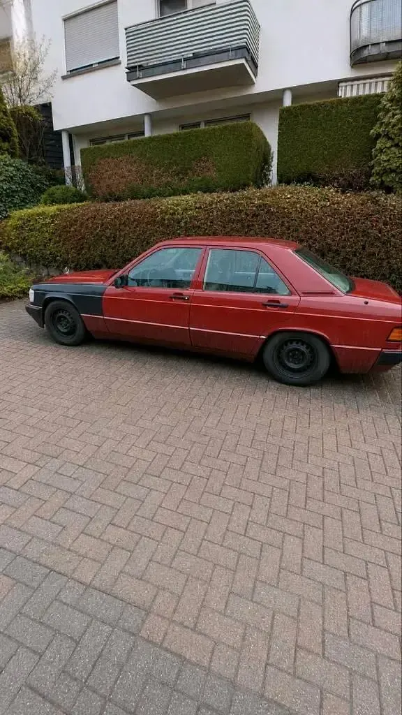 Gebraucht Mercedes 190 100 PS (73 kW) 1991 Rot Limousine